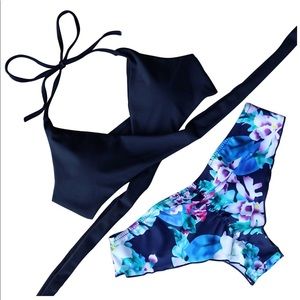 Navy blue/floral bikini